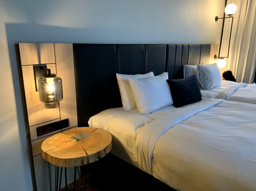 Renaissance-Amsterdam-Schiphol-Airport-Hotel-bedroom-room
